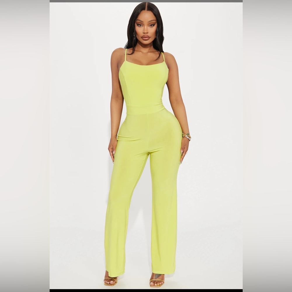 Lemon stretch jumpsuit brand new with tags. Fits very nice